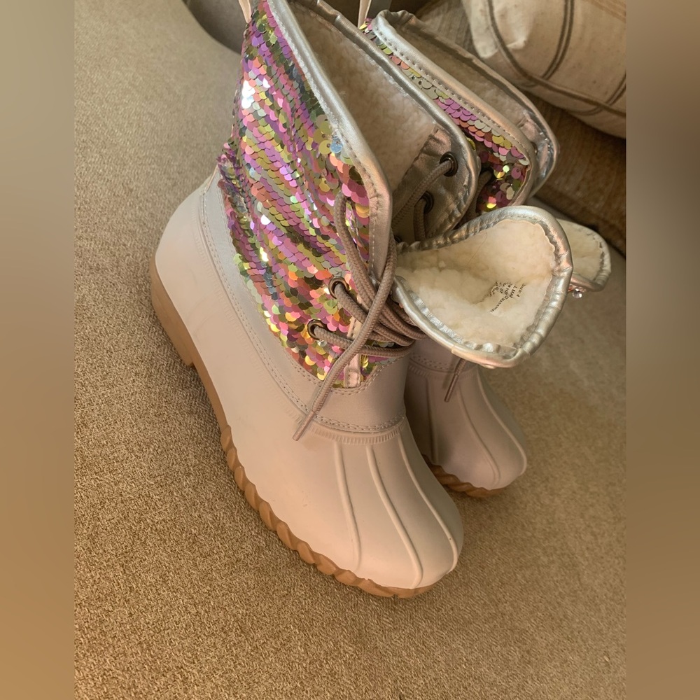 Olivia miller girl boots size 4